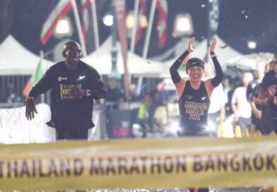 พระราชินี ทรงวิ่ง ฮาล์ฟมาราธอน ร่วมกับ เอเลียด คิปโชเก้ ทรงใช้เวลา ๒.๑๓ ชม. เข้าเส้นชัย