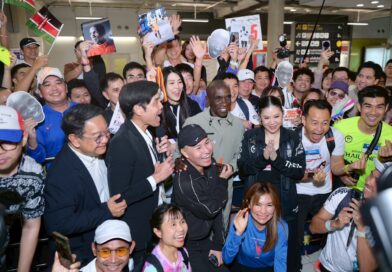 ททท. ร่วมต้อนรับ “คิปโชเก” ตำนานมาราธอนโลก ถึงไทยร่วมวิ่ง ‘Amazing Thailand Marathon 2025’ นักวิ่งสมัครกว่า 48,000 คน คาดเงินสะพัด กว่า 1,400 ล้านบาท