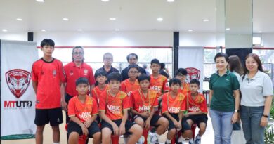 เอ็ม บี เค เซ็นเตอร์ พาทีมศูนย์นันทนาการลุมพินีแชมป์ฟุตซอลเยาวชน ชมบิ๊กแมตช์ไทยลีก เชื่อมสัมพันธ์เขตปทุมวัน