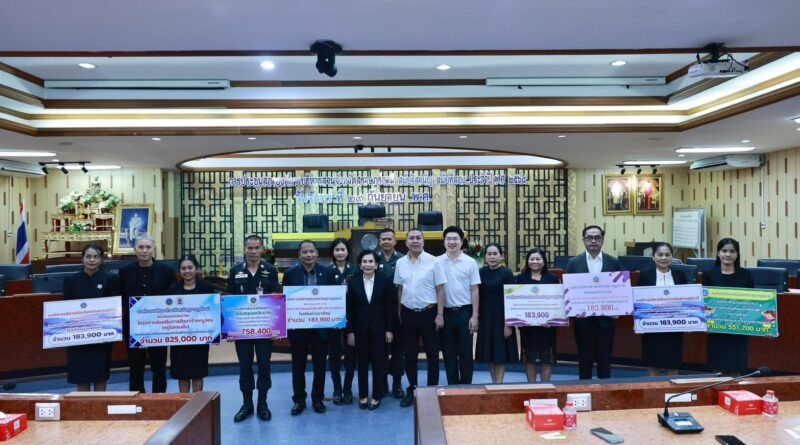 อบจ.สุราษฎร์ฯ สนับสนุนงบประมาณประจำปี 2569 แก่ส่วนราชการและองค์กรศาสนา