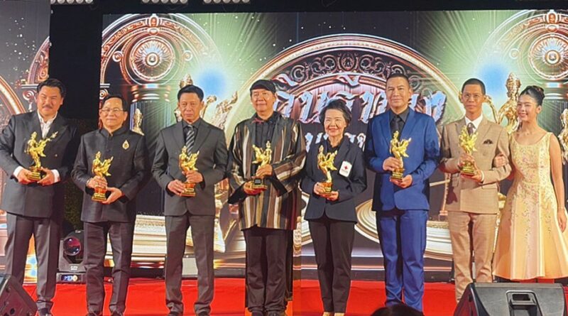 “วศิน วรรณพฤกษ์” คว้ารางวัล “กินรีทอง” มหาชน ครั้งที่ ๑๑ สาขาบุคคลต้นแบบตัวอย่างสังคม