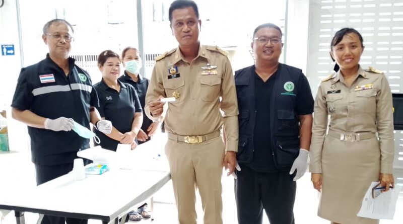 พังงา-ไม่ให้รู้ตัว!! นอภ.ตะกั่วป่า ปิดห้องประชุมตรวจปัสสาวะกำนันผู้ใหญ่บ้านหาสารเสพติดประเภท”เมทแอมเฟตามีน”จำนวน148 ราย ผลไม่พบผู้มีสารเสพติดในร่างกายทั้งหมด