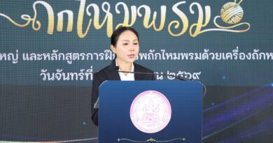 พม. Kick-off อบรมวัยเก๋า ถักไหมพรม ด้วยเครื่องอัตโนมัติ ปักหมุด 15 จว.นำร่อง หนุนสูงวัยมีงานจากฐานชุมชน