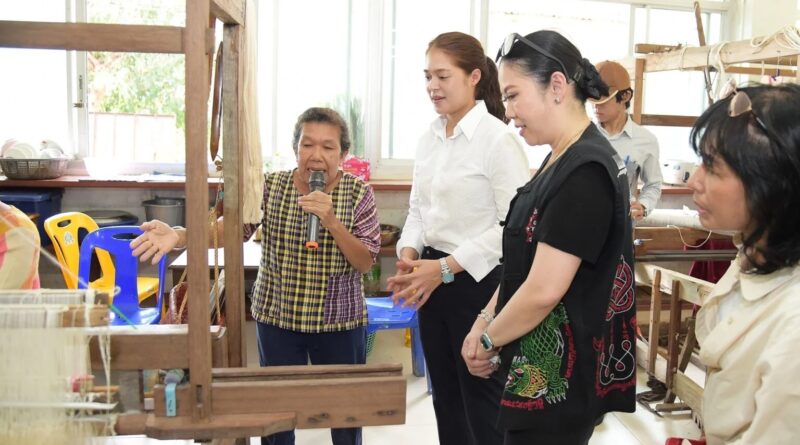 รองโฆษกรัฐบาล – ผู้ว่า ททท. นำคณะสื่อมวลชนทำเนียบลงพื้นที่สงขลา ก่อนประชุมครม.สัญจร