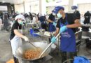 สภากาชาดไทย ปรุงอาหาร 11,000 ชุด เร่งส่งต่อผู้ประสบอุทกภัยใน กทม. ปทุมธานี และสมุทรปราการ